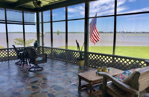Gueydan House | Tranquil Lake Arthur Nita Rest with Scenic Views & Breakfast
