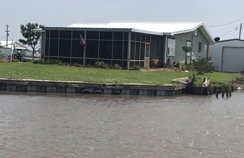 Gueydan House | Tranquil Lake Arthur Nita Rest with Scenic Views & Breakfast