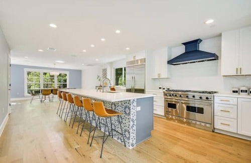 Austin House | Lake Austin Lux Villa/pickleball/pool/jacuzzi/home theater/ping-pong/golf-4BR