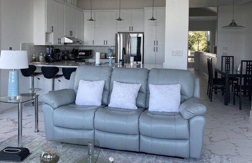 Cat Mountain Villas House | Lake Austin Oasis: Pet-Friendly Retreat with Spa & Hot Tub