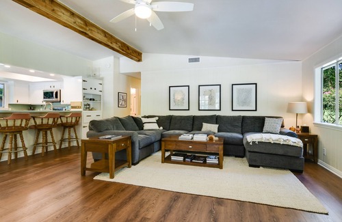 Lake Austin Village House | Waterfront Estate on Lake Austin - 5 Bedrooms & 4 Baths
