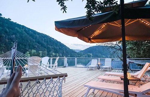 Lake Austin Village House | Waterfront Estate on Lake Austin - 5 Bedrooms & 4 Baths