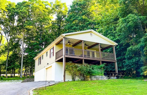 Cadiz House | Renovated Lake Home with Pool & Boat Parking for Families