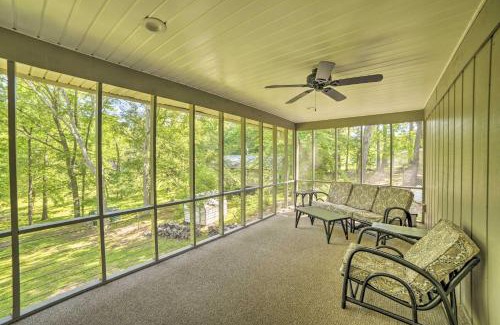 Cadiz House | Inviting Lake Barkley Home with Deck and Boat Dock Access