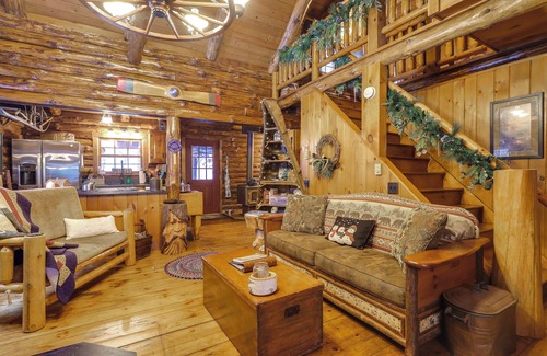 Lake Luzerne Cabin | Idyllic Lake Luzerne Cabin with Beach Access & Spa Amenities