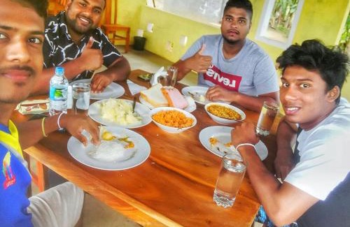 Dambulla Bed & Breakfast | Idyllic Lake Bliss: Pet Friendly with Hot Tub & Breakfast