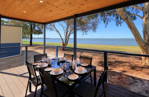 Lake Boga House | Pet-Friendly Lake Boga Caravan Park: Rated 9.4/10 Stay
