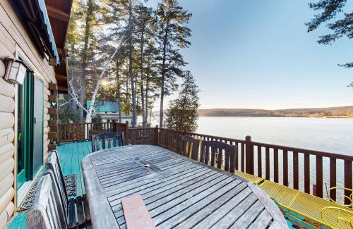 Neshobe Beach House | Cozy Lake Bomoseen Log Cabin - Ideal for Family Getaways