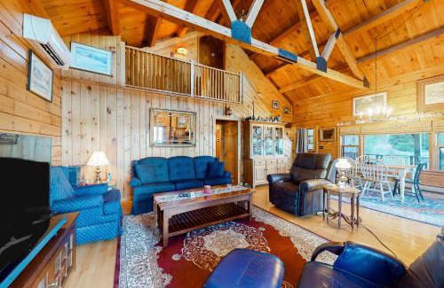Neshobe Beach House | Cozy Lake Bomoseen Log Cabin - Ideal for Family Getaways
