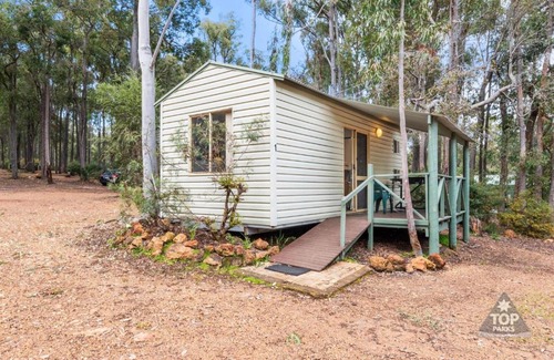 Hoffman Ski Chalet | Family-Friendly Lake Brockman Tourist Park Cabin Awaits