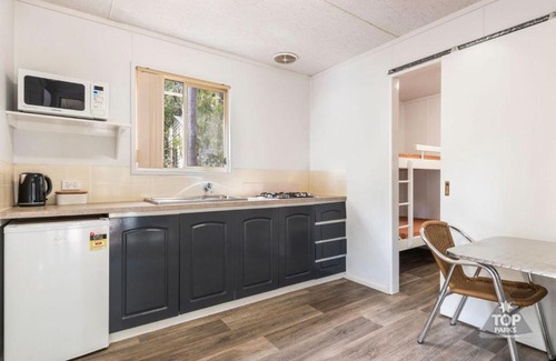 Hoffman Ski Chalet | Family-Friendly Lake Brockman Tourist Park Cabin Awaits