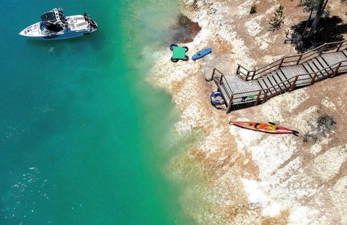 Hoffman Ski Chalet | Family-Friendly Lake Brockman Tourist Park Cabin Awaits