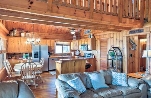 Pomona Park House | Serene Lake Broward Cabin with Private Boat Dock Access