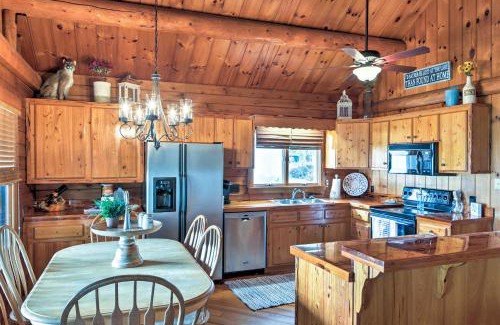 Pomona Park House | Serene Lake Broward Cabin with Private Boat Dock Access