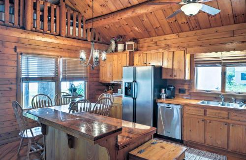 Pomona Park House | Serene Lake Broward Cabin with Private Boat Dock Access
