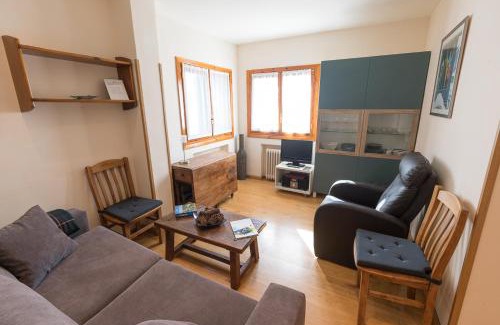Formigal Apartment | Cozy Lake by PIRINEOS 360 - Perfect Getaway for Couples