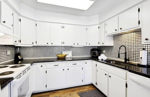 Annandale Cottage | Renovated Lake Cabin: Pet Friendly with Dock & Sandy Beach