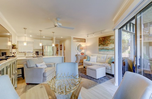Hot Springs Condo | Unforgettable Interiors with Ocean View & Spa Amenities