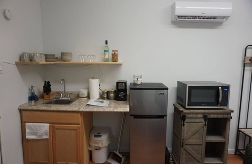 Yacht Harbor Apartment | Inviting Lake Casita with Spa, Kitchen & Pet-Friendly Stays