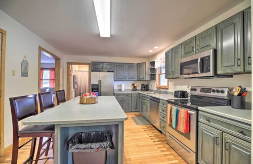 St. Albans House | Lake Champlain Retreat: Kayaks, Fire Pit & Ocean Views!