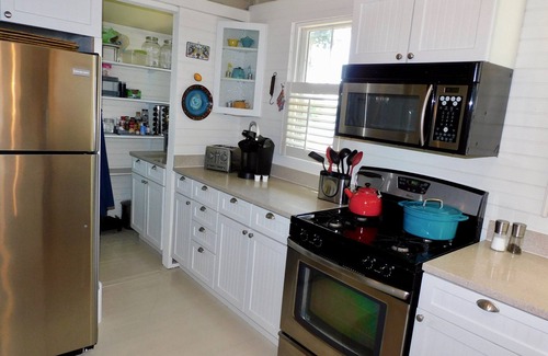 Malletts Bay Cottage | Experience Lake Champlain Great Camp: Pet-Friendly Getaway
