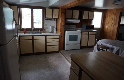 Swanton Cottage | Experience Lake Champlain Shoreline Cottage - 9.8 Guest Rated