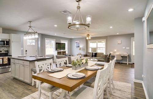 Lake Charles House | Cozy Lake Charles Retreat with Gas Grill & Fenced Yard