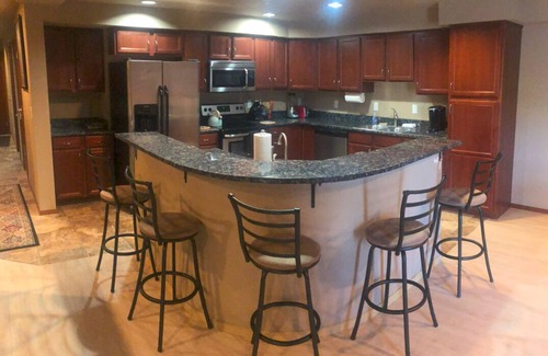 Chelan Condo | Beautiful Lake Chelan Executive Condo at Grandview