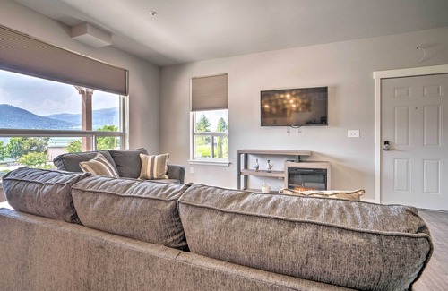 Manson Condo | Relaxing Lake Chelan Resort Condo with Pool & Hot Tub Access