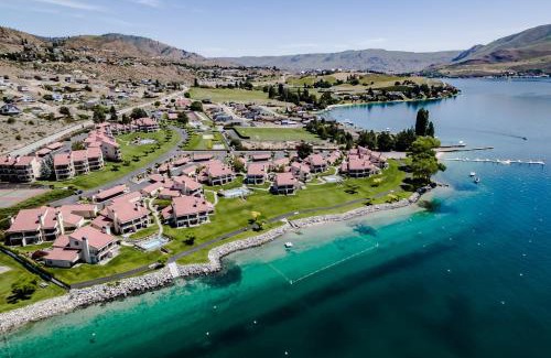Chelan Apartment | Lake Chelan Shores: Family-Friendly Retreat with Pool & Hot Tub