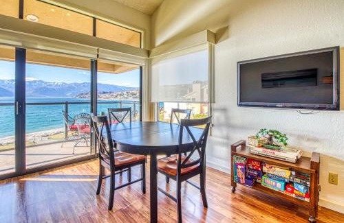 Chelan Apartment | Idyllic Lake Chelan Shores II: Pool & Oceanfront Retreat