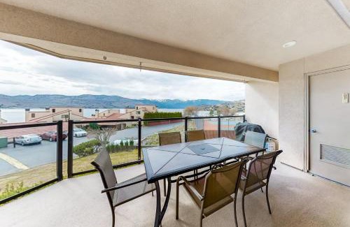 Chelan Apartment | Relaxing Retreat at Lake Chelan Shores with Pool & Hot Tub