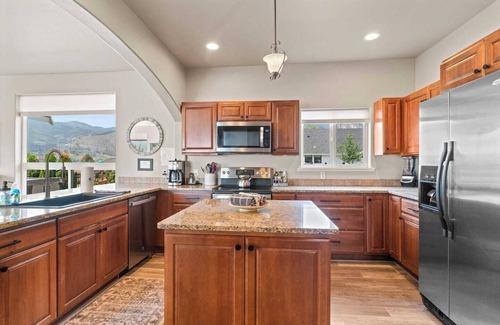 Manson House | Scenic Lake Chelan Retreat, Steps from Manson’s Charm!