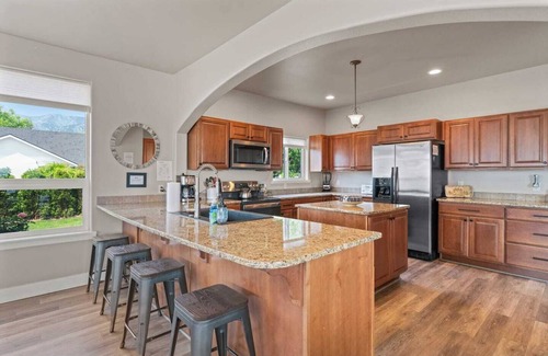 Manson House | Scenic Lake Chelan Retreat, Steps from Manson’s Charm!