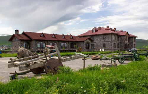 Cildir Hotel | Family-Friendly Lake Cildir Lodge with Breakfast & Kitchen