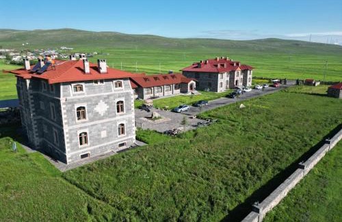 Cildir Hotel | Family-Friendly Lake Cildir Lodge with Breakfast & Kitchen