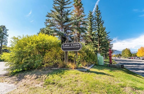 Dillon Apartment | Discover Lake Cliffe #303: Family-Friendly Retreat Experience