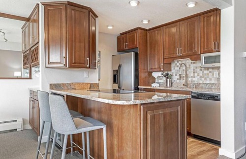 Dillon House | Discover Lake Cliffe E-305: Family-Friendly Getaway