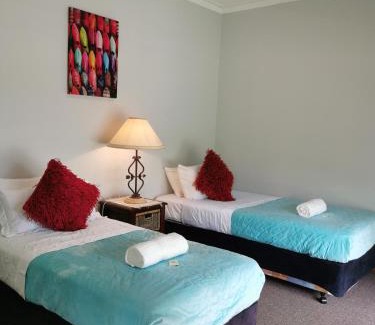 Lake Clifton Hotel | Lake Clifton Tavern and Motel