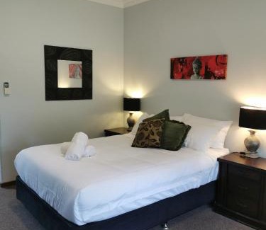 Lake Clifton Hotel | Lake Clifton Tavern and Motel