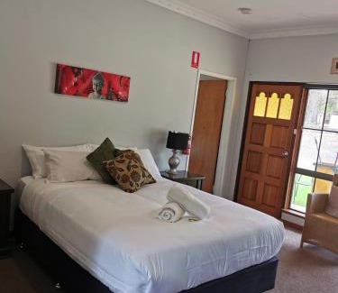 Lake Clifton Hotel | Lake Clifton Tavern and Motel