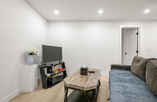 Chestermere House | Lake Community Hideout