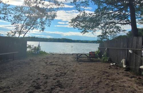 Melrose House | Family-Friendly Retreat at Lake Congamond Suffield House