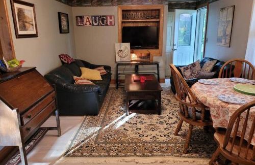 Melrose House | Family-Friendly Retreat at Lake Congamond Suffield House