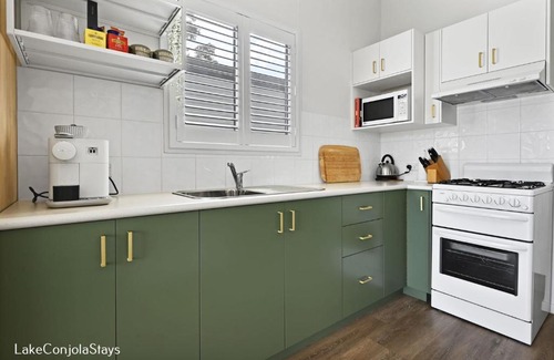 Lake Conjola House | Lake Conjola, Deepwater resort Cabin 21