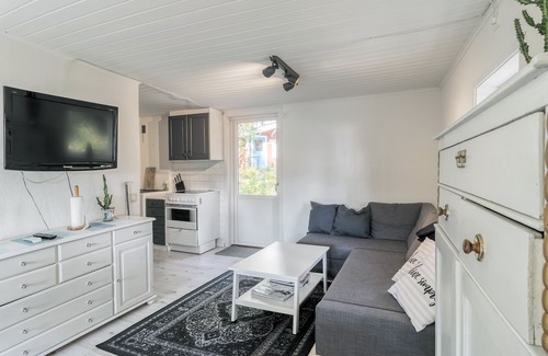 Asenhoga Cabin | Lake Cottage with Stunning Ocean and Lake Views