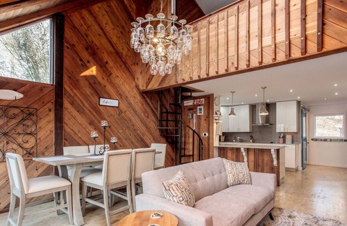Gainesville Cottage | Lake Cottage- With Pontoon, Jet Ski’s, Hot Tub and Party Top Dock