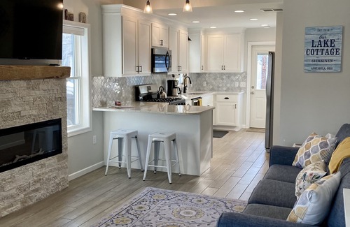 Ashtabula Cottage | Idyllic Lake Cottage with Pool & Private Beach Access