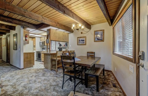 Packwood Cabin | Lake Creek Cabin: Ideal Retreat Near Mt Rainier with WiFi