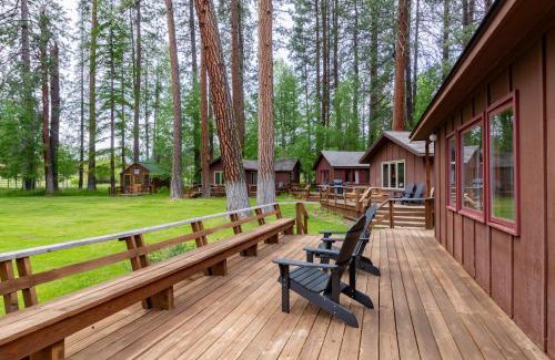 Camp Sherman Resort | Exceptional Lake Creek Lodge: Pet Friendly with Ocean Views